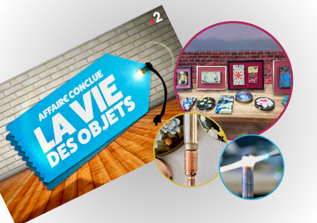 Cette image montre le logo de l'émission télévisée "La Vie des Objets" de "Affaire Conclue" ainsi que 3 photos, 1 des boîtes en carton, 1 d'un détail de lampe en applique et 1 autre du travail de brasage.